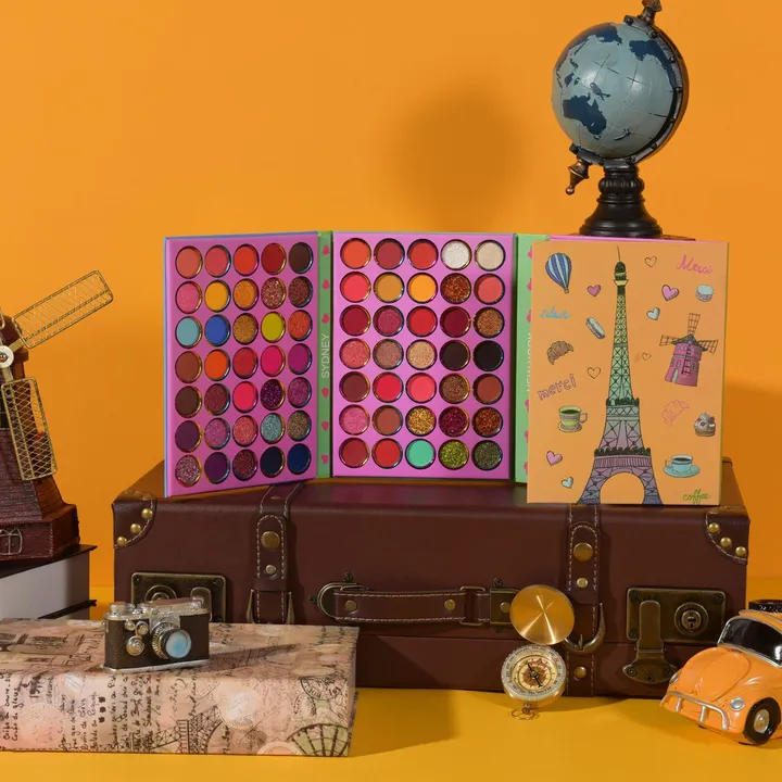 ظلال العيون على شكل كتاب - book eyeshadow