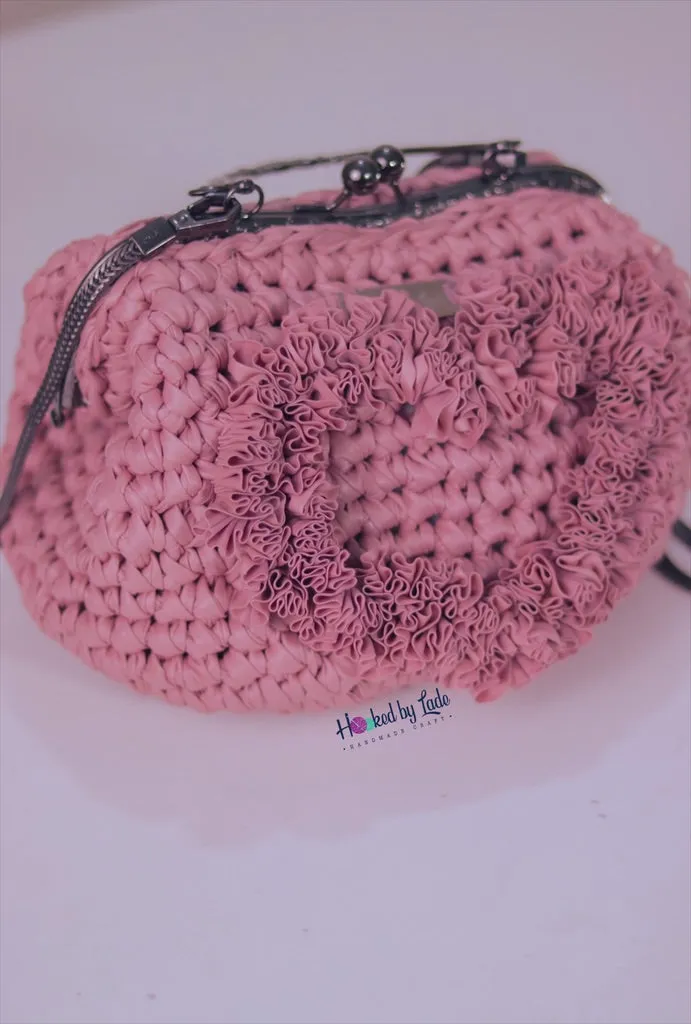 ‘Lade’ Heart outlined clutch